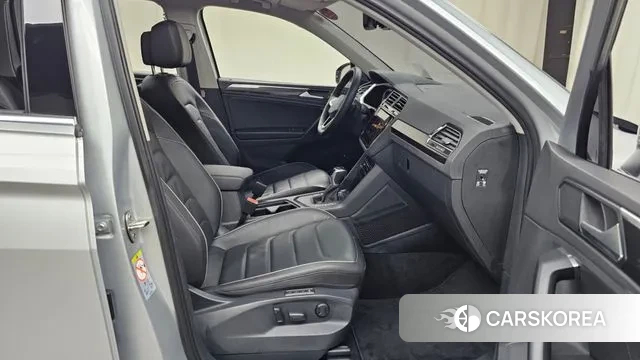 Volkswagen Tiguan second Generation 2022 Серебряный из Кореи, фото 2