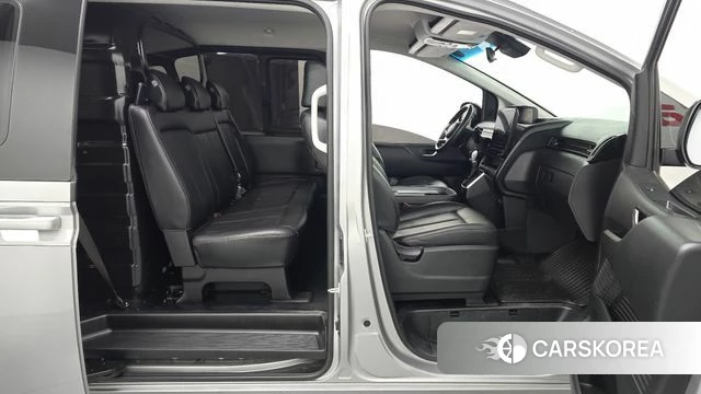 Hyundai Staria 2023 Серебристо-серый из Кореи, фото 2