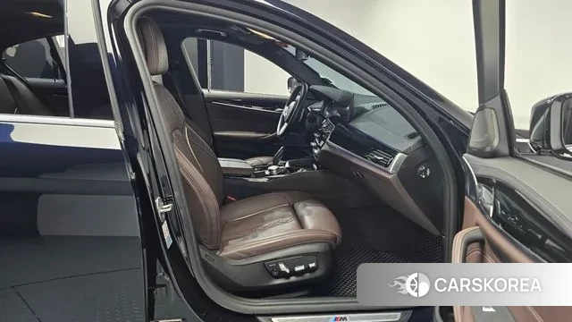 BMW 5 Series (G30) 2022 Черный из Кореи, фото 2