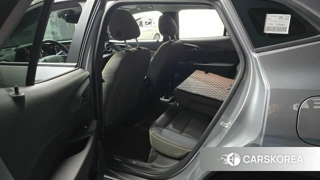 Chevrolet (GM Daewoo) Trax Crossover 2023 Серебристо-серый из Кореи, фото 2