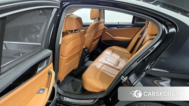 BMW 5 Series (G30) 2021 Черный из Кореи, фото 2