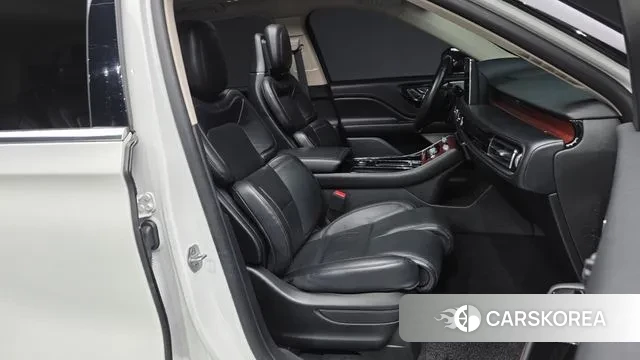 Lincoln Aviator 2nd generation 2021 Белый из Кореи, фото 2