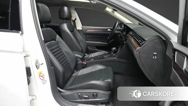 Volkswagen Passat GT (B8) 2018 Белый из Кореи, фото 2