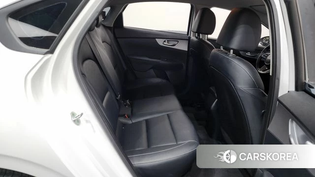 Kia The New K3 2nd generation 2022 Белый из Кореи, фото 2