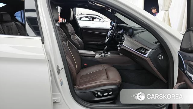 BMW 5 Series (G30) 2020 Белый из Кореи, фото 2