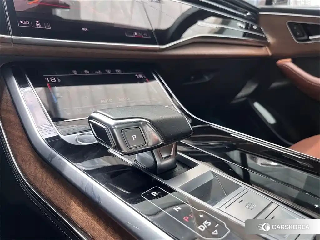 Audi Q7 2023 Champagne/brown из Китая, фото 2