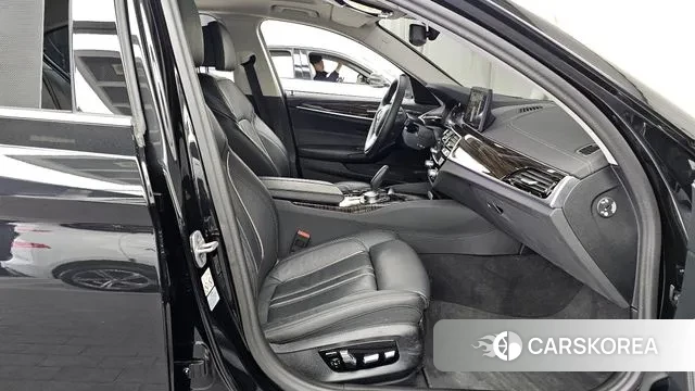 BMW 5 Series (G30) 2023 Черный из Кореи, фото 2