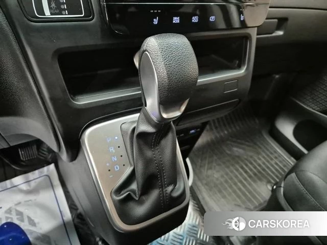Hyundai Staria 2022 Серебристо-серый из Кореи, фото 2