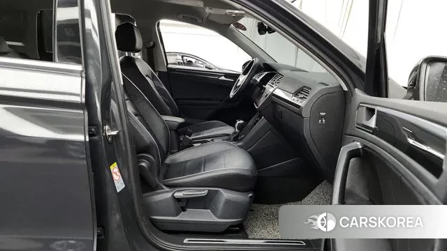 Volkswagen Tiguan second Generation 2021 Серый из Кореи, фото 2