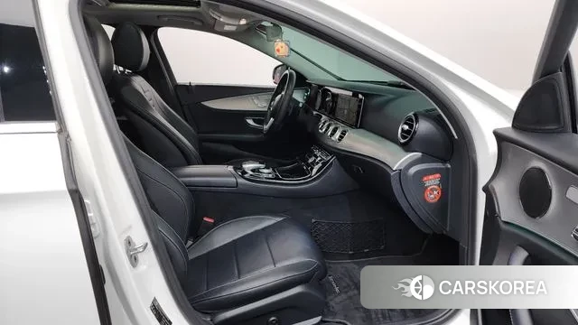 Mercedes-Benz E-Class W213 2018 Белый из Кореи, фото 2