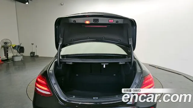 Mercedes-Benz E-Class W213 2020 Черный из Кореи, фото 2