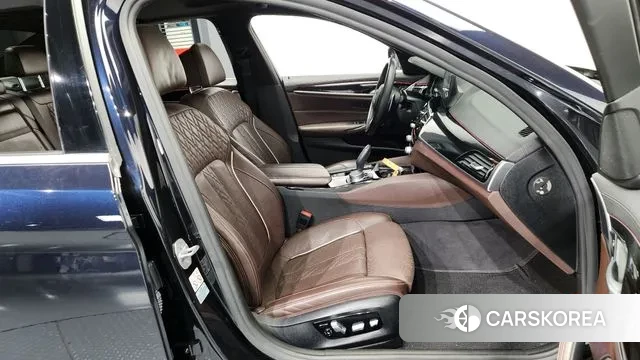 BMW 5 Series (G30) 2018 Черный из Кореи, фото 2