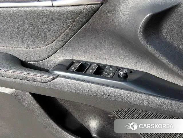 Toyota Camry (XV70) 2018 Красный из Кореи, фото 2