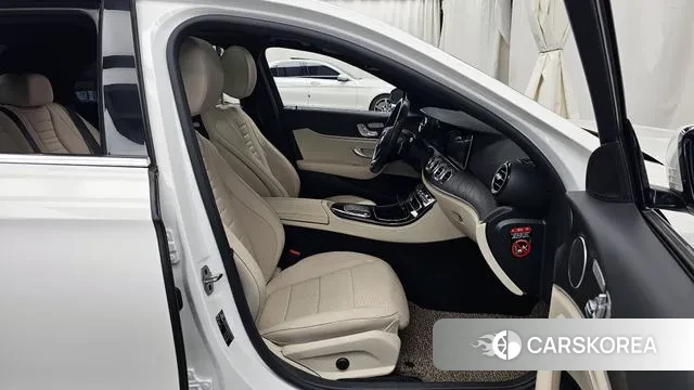 Mercedes-Benz E-Class W213 2022 Белый из Кореи, фото 2