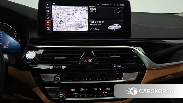 BMW 5 Series (G30) 2022 Белый из Кореи, фото 2