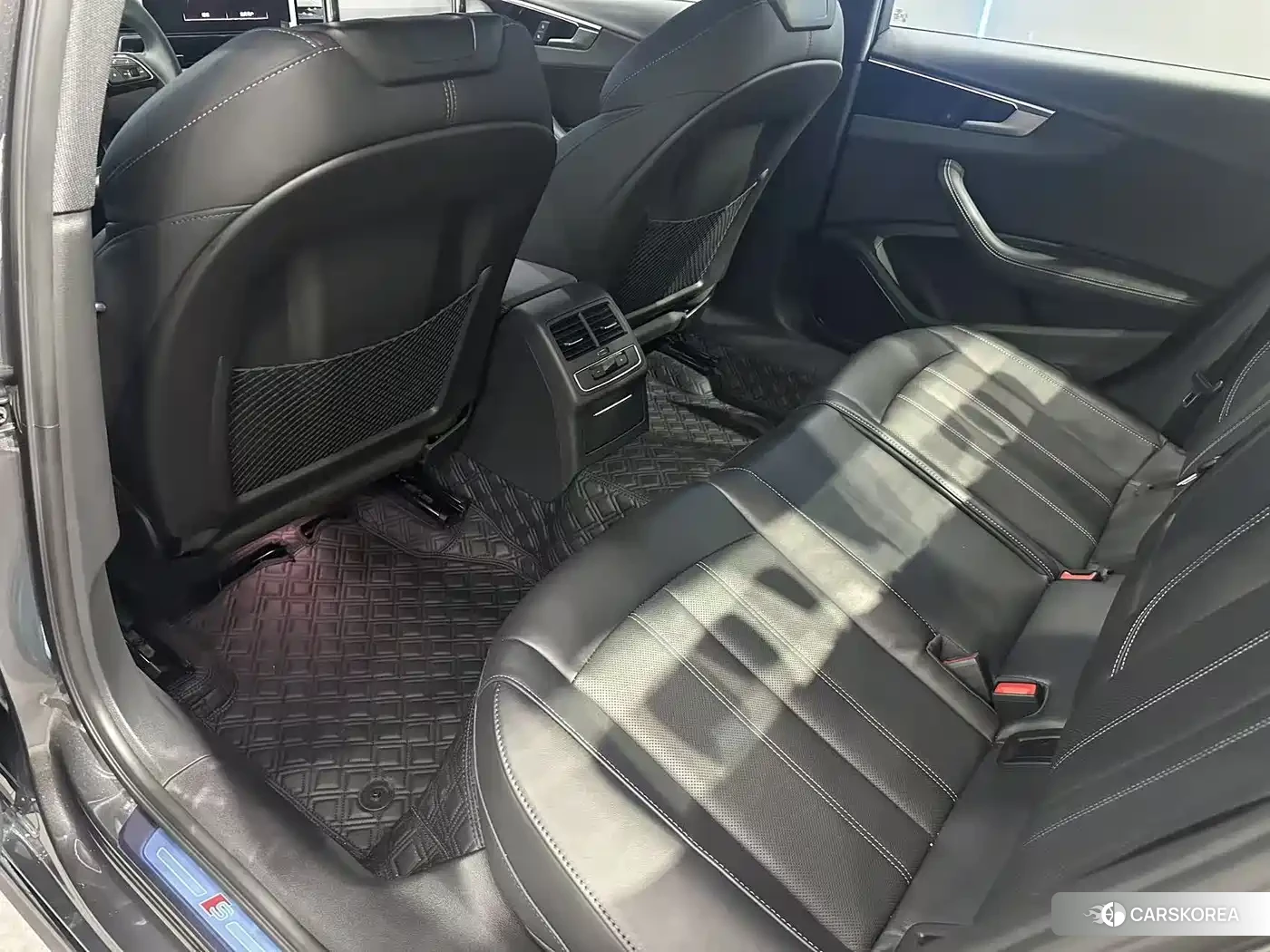 Audi A4L 2023 Silver/gray из Китая, фото 2