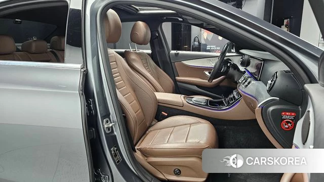 Mercedes-Benz E-Class W213 2021 Серый из Кореи, фото 2