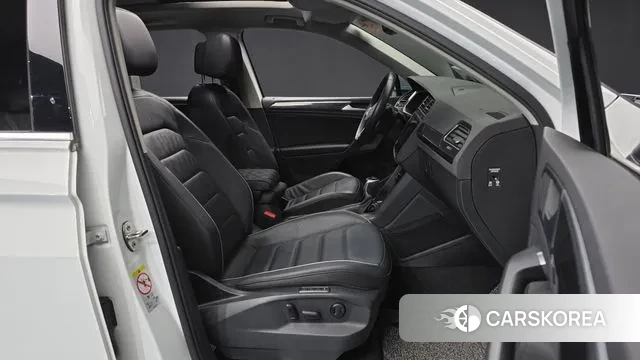 Volkswagen Tiguan second Generation 2022 Белый из Кореи, фото 2