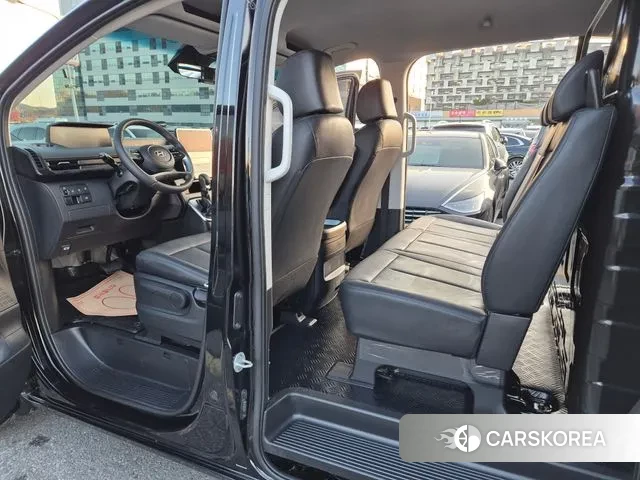 Hyundai Staria 2024 Черный из Кореи, фото 2