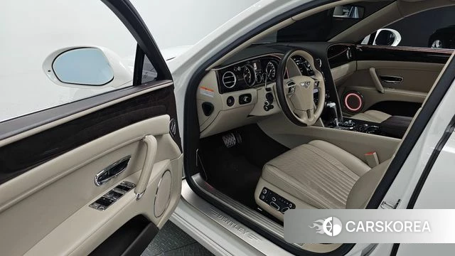 Bentley Flying Spur 2nd Generation 2018 Белый из Кореи, фото 2
