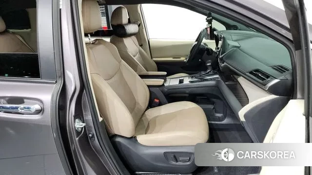 Toyota Sienna 4th Generation 2021 Серый из Кореи, фото 2