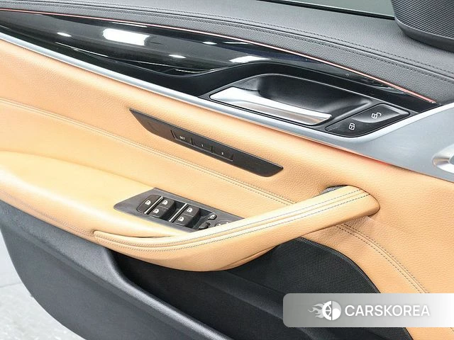 BMW 5 Series (G30) 2018 Серый из Кореи, фото 2