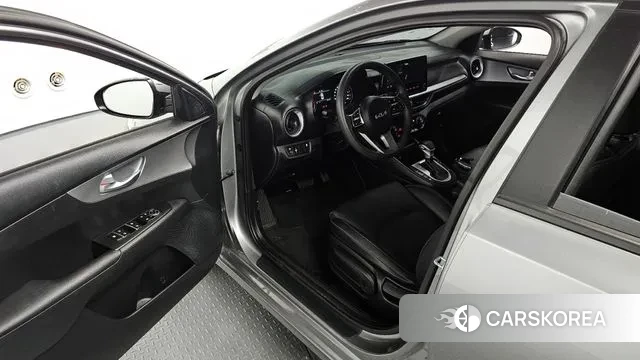 Kia The New K3 2nd generation 2022 Серебряный из Кореи, фото 2