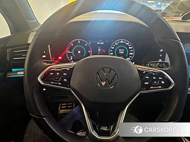 Volkswagen Touareg 3rd generation 2023 Белый из Кореи, фото 2