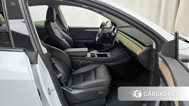 Tesla Model Y 2023 Белый из Кореи, фото 2