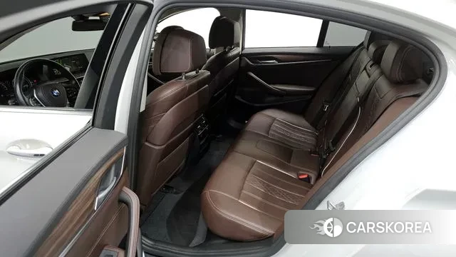 BMW 5 Series (G30) 2018 Белый из Кореи, фото 2