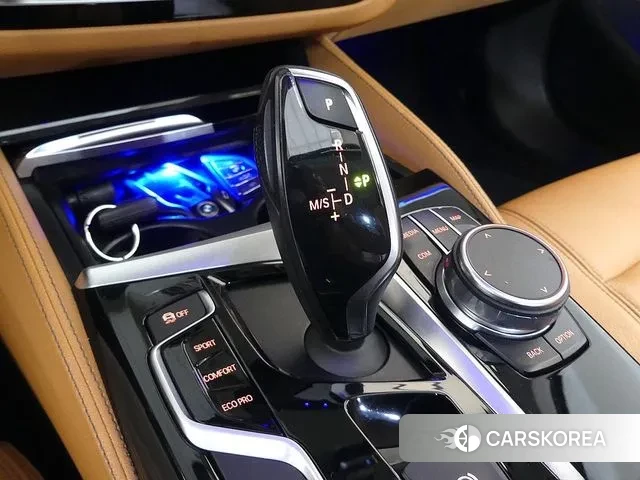 BMW 5 Series (G30) 2018 Черный из Кореи, фото 2