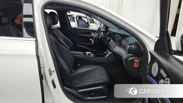 Mercedes-Benz E-Class W213 2018 Белый из Кореи, фото 2