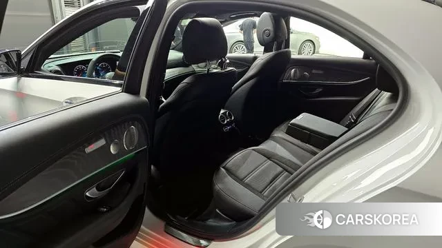 Mercedes-Benz E-Class W213 2023 Белый из Кореи, фото 2