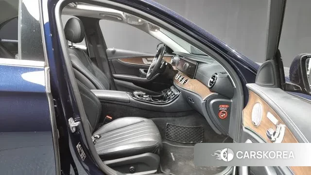 Mercedes-Benz E-Class W213 2018 Синий из Кореи, фото 2