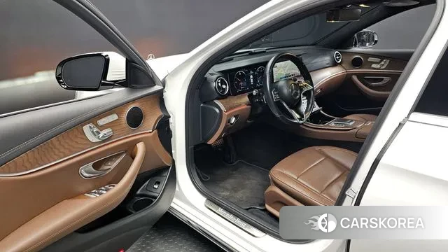 Mercedes-Benz E-Class W213 2021 Белый из Кореи, фото 2