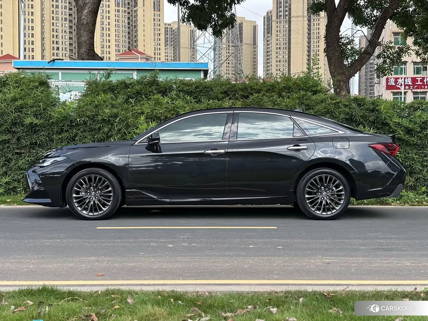 Toyota Avalon 2023 Черный из Китая, фото 2