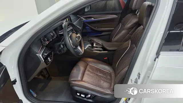 BMW 5 Series (G30) 2020 Белый из Кореи, фото 2