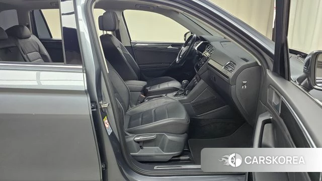 Volkswagen Tiguan Allspace 2020 Серый из Кореи, фото 2