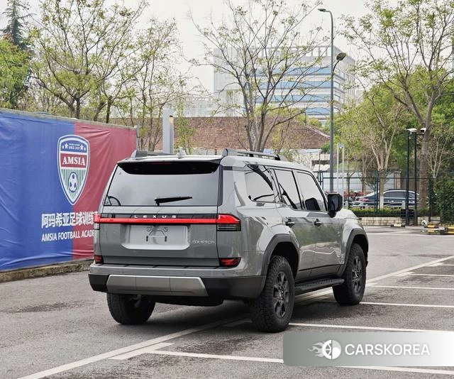Lexus GX 2024 Серебристо-серый из Китая, фото 2
