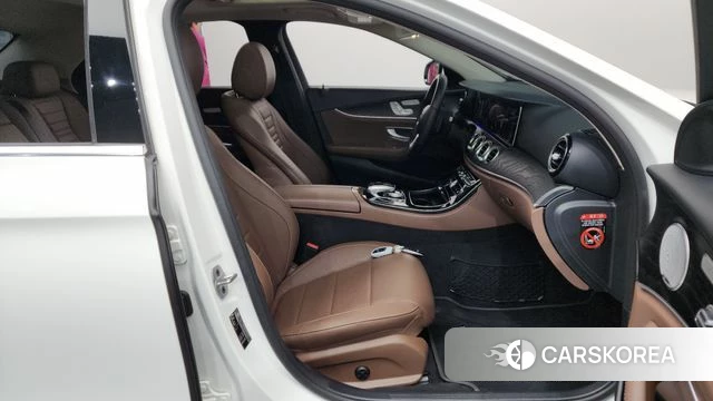 Mercedes-Benz E-Class W213 2019 Белый из Кореи, фото 2