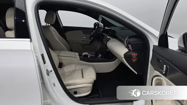 Mercedes-Benz A-Class W177 2023 Белый из Кореи, фото 2