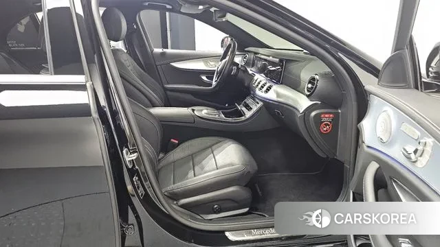 Mercedes-Benz E-Class W213 2021 Черный из Кореи, фото 2