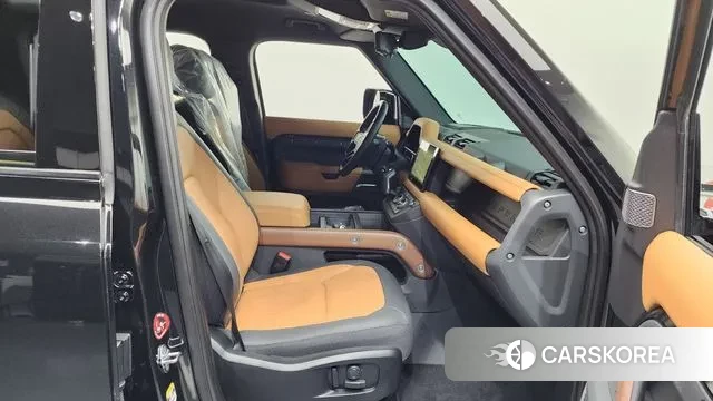 Land Rover Defender (L663) 2023 Черный из Кореи, фото 2