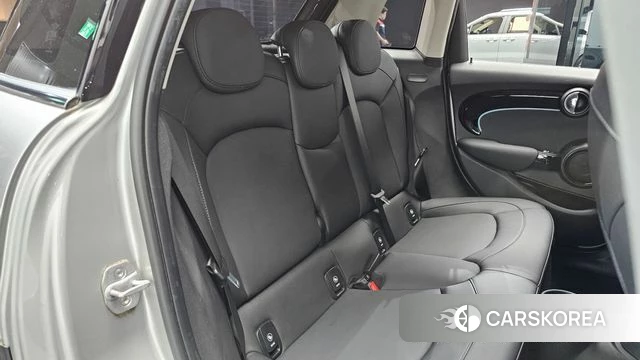 Mini Cooper 2023 Серебряный из Кореи, фото 2