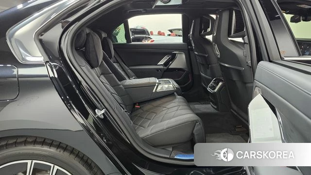 BMW 7 Series (G70) 2025 Серый из Кореи, фото 2