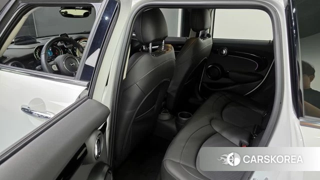 Mini Cooper 2023 Белый из Кореи, фото 2