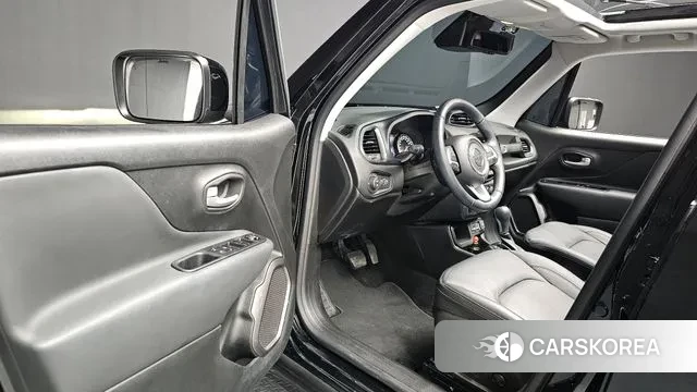 Jeep Renegade 2023 Черный из Кореи, фото 2