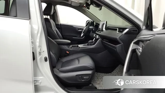 Toyota RAV4 5th Generation 2024 Серебристо-серый из Кореи, фото 2