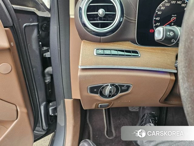 Mercedes-Benz E-Class W213 2019 Серебристо-серый из Кореи, фото 2