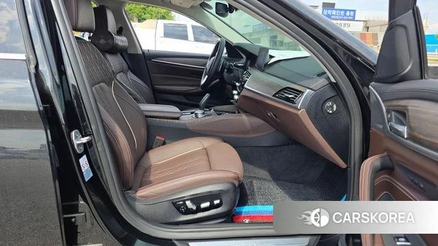 BMW 5 Series (G30) 2019 Черный из Кореи, фото 2